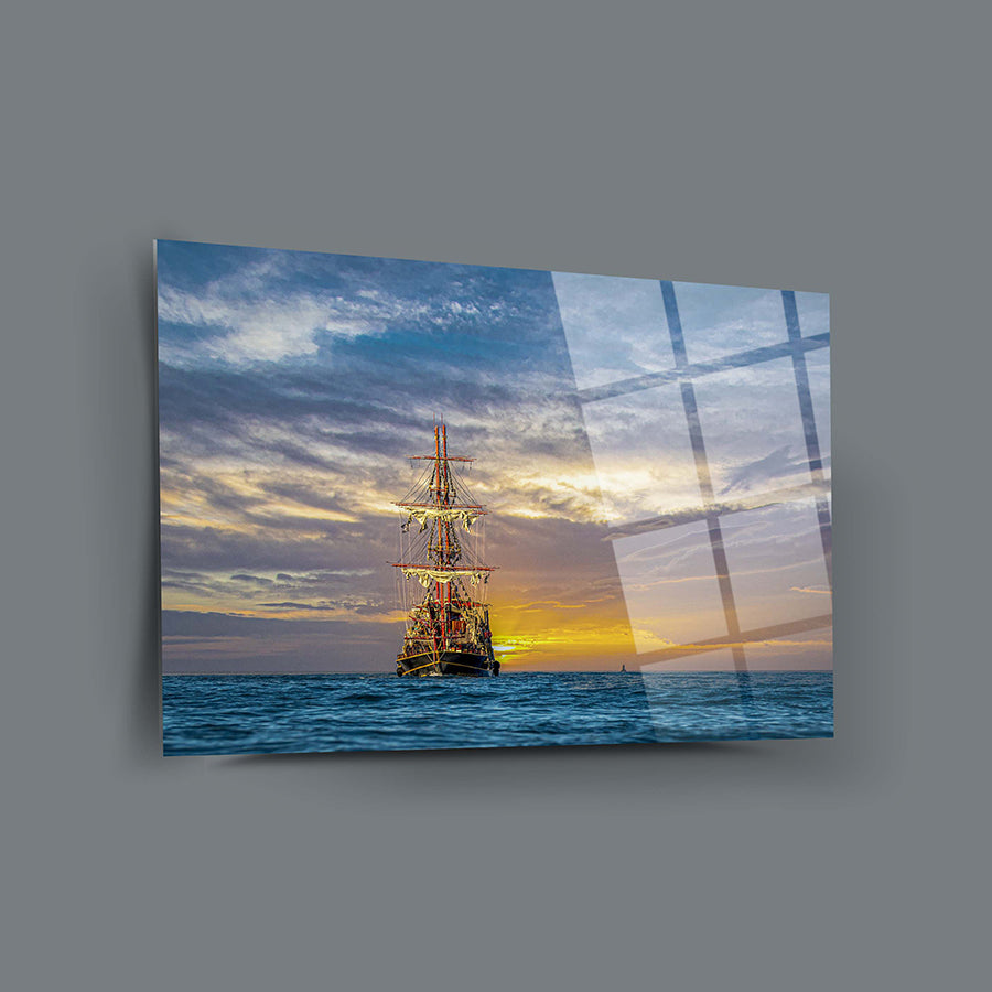 Ufuktaki Gemi Cam Tablo: Şık ve dayanıklı, UV baskılı, 4 mm kalınlığında temperli camdan yapılmıştır.