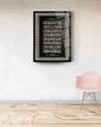 Ayetel Kürsi 1 Cam Tablo mounted on wall with a modern chair, featuring elegant UV printing on high-quality glass.