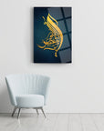 Elegant Allah Şekur cam tablo with gold calligraphy on dark background, enhancing modern interior decor.