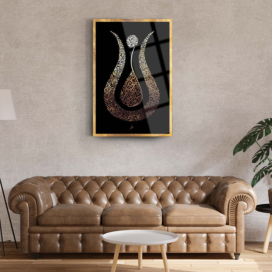 Ayetel Kürsi 12 Cam Tablo displayed above a stylish brown leather couch in a modern interior.