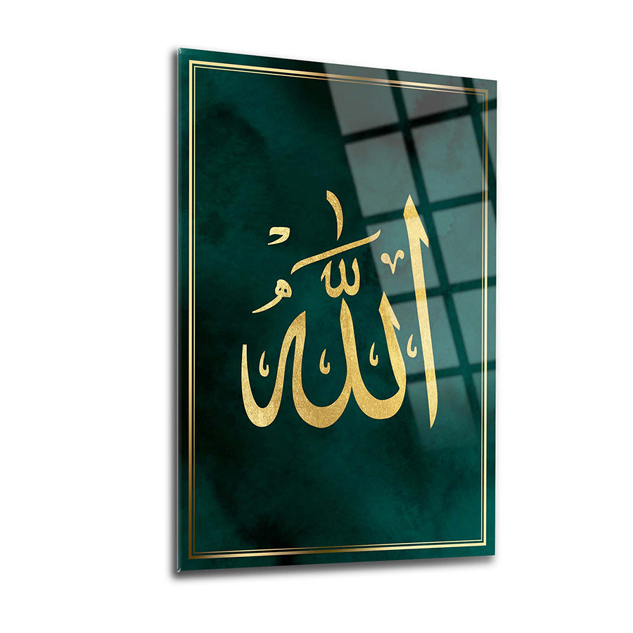 Allah yazısı şık tasarımıyla cam tabloda, yüksek kaliteli UV baskı ve 4 mm kalınlıkta yapılmıştır.