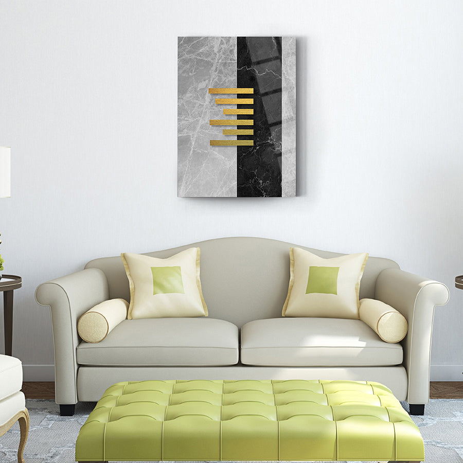 Modern Altın Çizgiler Cam Tablo showcases sophisticated marble design, enhancing stylish interior decor.