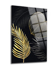 Altın palmiyeler ve yaprak desenli şık cam tablo, modern iç mekan dekorasyonu için ideal.