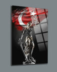 Themis Bayrak Cam Tablo with a striking design, featuring a statue and Turkish flag elements, perfect for modern decor.