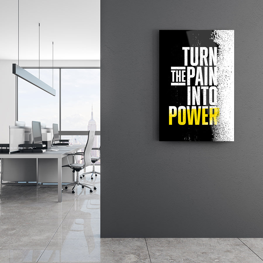 Acıdan Güce Cam Tablo: 'Turn the Pain into Power' modern dekor, ofis içi motivasyon tasarımı.