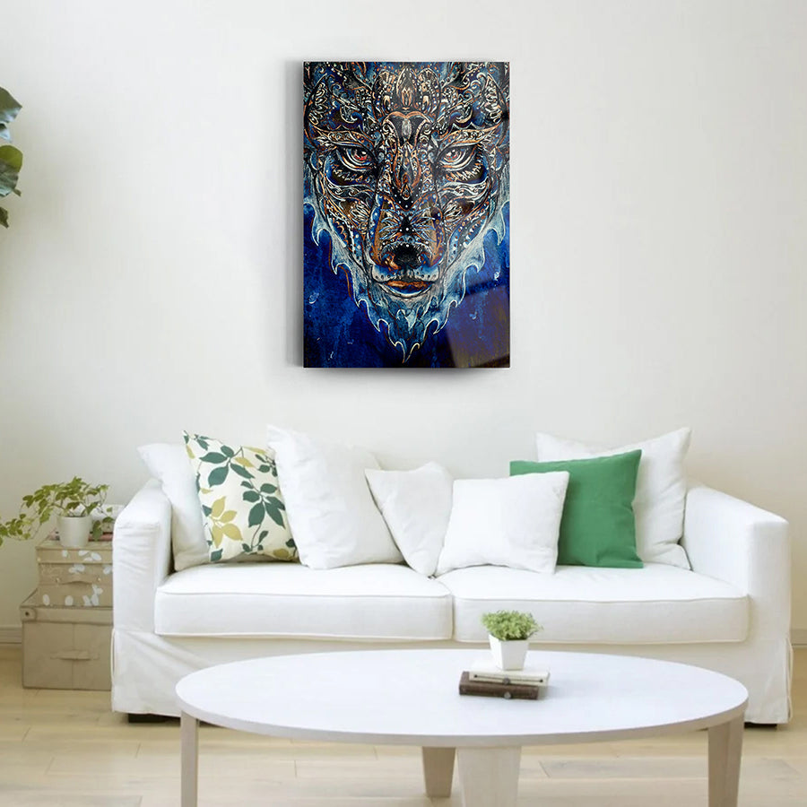 Buz Kaplanı Cam Tablo, modern dekorasyon için şık asma sanatsal tasarım.