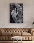 Kavuşmayan Eller Cam Tablo by SRD Concept, featuring intricate hand designs on high-quality glass.