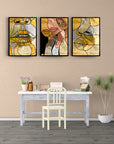 Duvardan Yüzler 3'lü Set Cam Tablo, şık ve modern tasarımlarla duvar dekorasyonu için ideal.