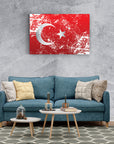 Türk Bayrağı deseniyle şık bir cam tablo, modern oturma odası dekorasyonu için ideal.