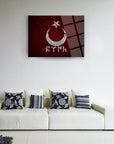 Göktürkçe Bayrak Cam Tablo on a wall above a modern white sofa with decorative cushions.