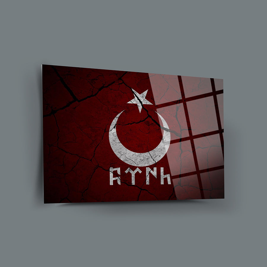 Göktürkçe Bayrak Cam Tablo, 4 mm kalınlığında dayanıklı UV baskı ile tasarlanmış şık dekorasyon ürün.