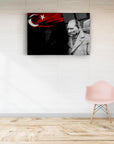 Atatürk 23 Cam Tablo featuring black and white portraits with Turkish flag background, showcasing unique UV prints on tempered glass.