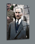 Atatürk 24 Cam Tablo - Yüksek kaliteli temperli camdan, UV baskı ile tasarlanmış modern dekoratif sanat eseri.