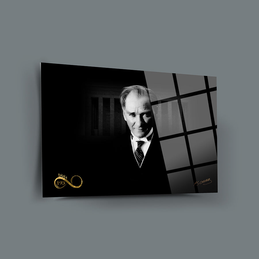 Modern Atatürk glass wall art, featuring UV printing on 4 mm tempered glass, stylish and durable home decoration.