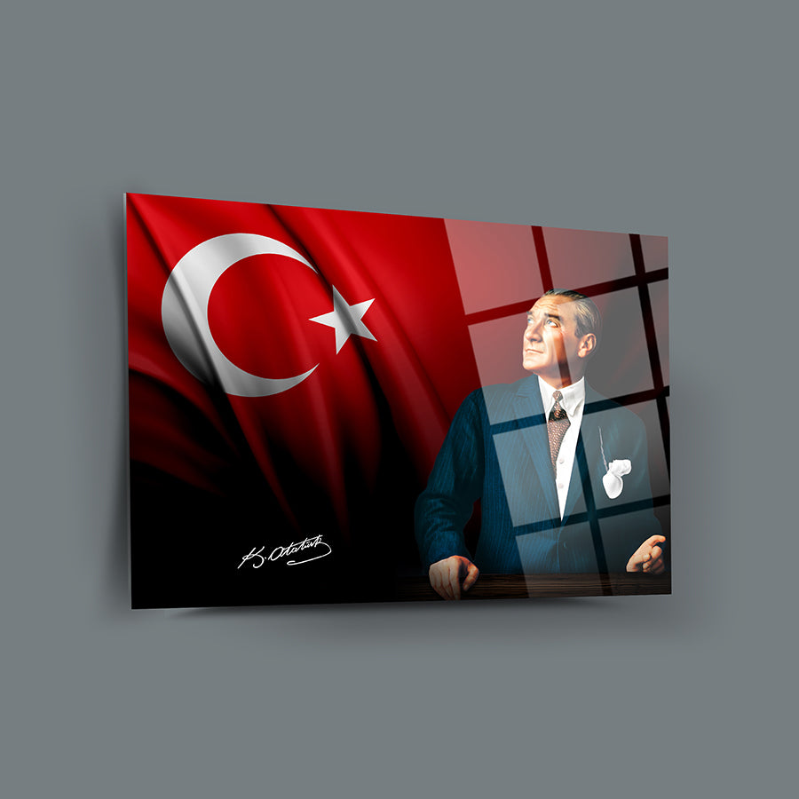 Atatürk 38 Cam Tablo with Turkish flag design, showcasing high-quality tempered glass and vibrant UV printing.