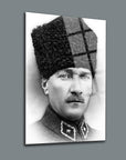 Black and white cam tablo of a historical figure with a stylish fur hat, showcasing high-quality UV print on glass.