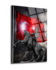 Atatürk 82 Cam Tablo: Siyah beyaz at heykeli arka planda kırmızı Türk bayrağı, modern tasarım ve UV baskı.