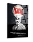 Mehmet Akif Ersoy cam tablo, Türk bayrağı arka planda, sanatsal tasarım, 4 mm kalınlık, UV baskı ile yapılmış.