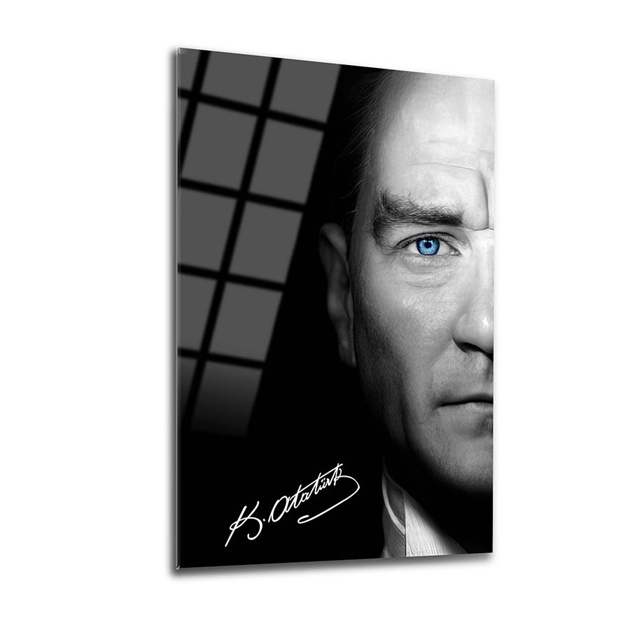 Atatürk 90 Cam Tablo: Yüksek kaliteli temperli camda UV baskı ile tasarlanmış, modern dekoratif sanat.