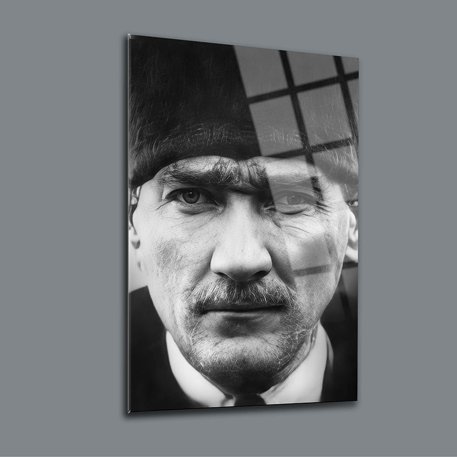 Atatürk 93 Cam Tablo, 4 mm kalınlığında temperli cam, UV baskı ile özel tasarım, yüksek dayanıklılık.