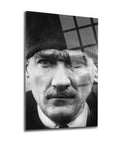 Atatürk 93 Cam Tablo, UV baskı ile tasarlanmış, yüksek kaliteli temper cam üzerinde modern portre.