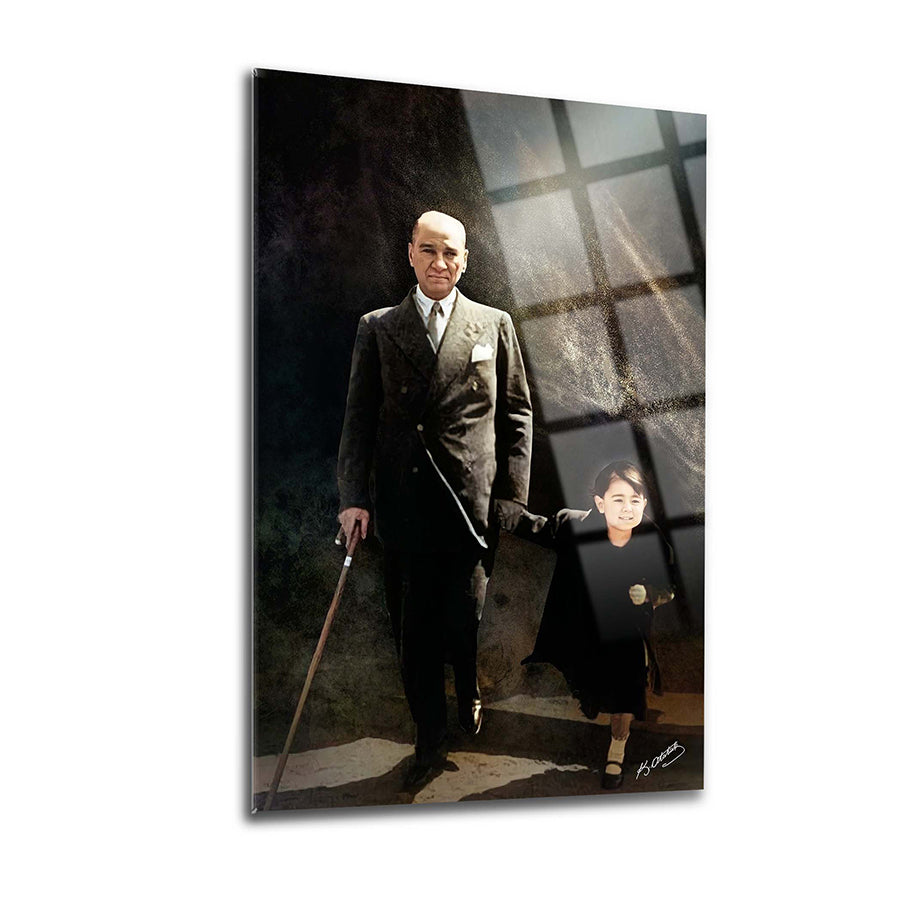 Atatürk 94 Cam Tablo featuring a historical depiction of Atatürk with a child, showcasing high-quality UV printed glass.