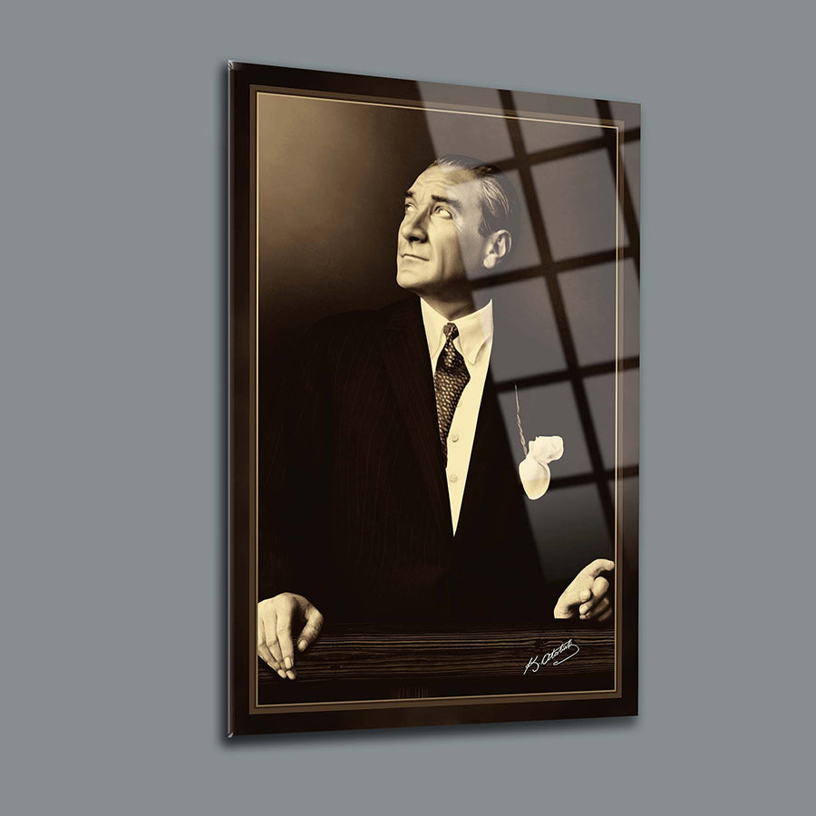Atatürk 97 Cam Tablo, kaliteli UV baskı ile yapılmış 4 mm kalınlığında temperli cam tablo.