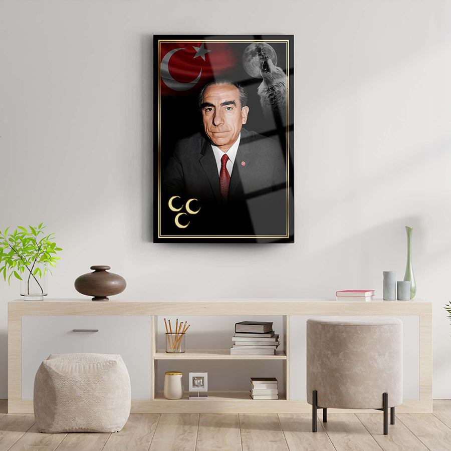 Alparslan Türkeş Cam Tablo, modern ev dekorasyonu için şık tasarım, UV baskı teknikleriyle yapılmış.