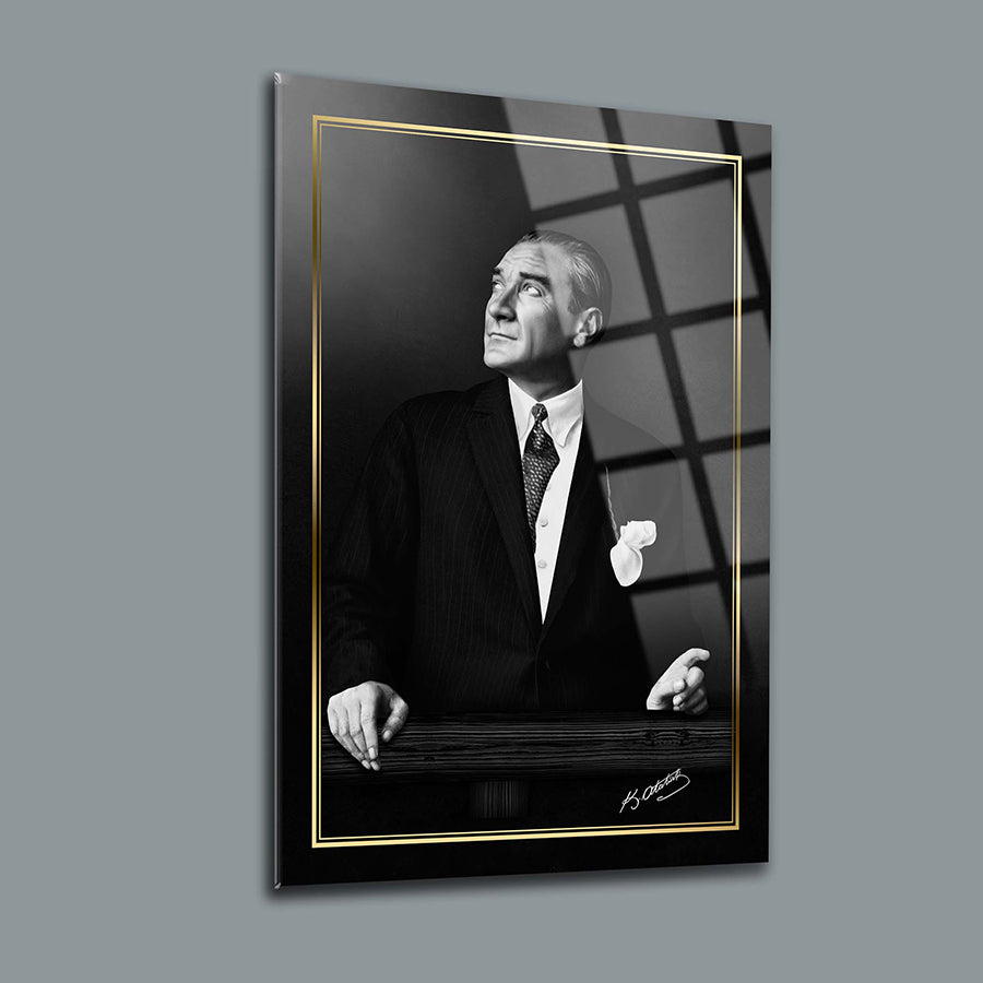 Atatürk 3'lü Set cam tablo, şık tasarım ve yüksek kaliteli temperli cam ile özel koruması.