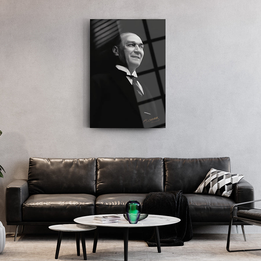 Atatürk 99 Cam Tablo, şık tasarım, modern iç mekan dekorasyonu için ideal, UV baskı kaliteli cam tablo.