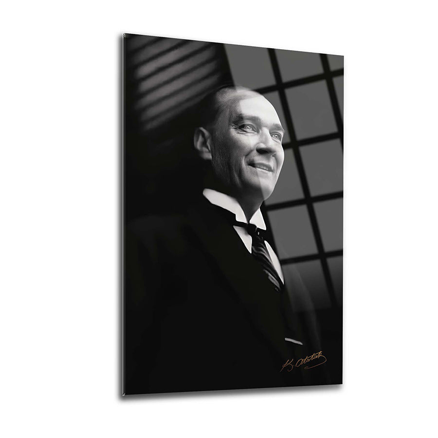 Atatürk 99 Cam Tablo, SRD Concept yüksek kaliteli UV baskı ile tasarlanmış, şık cam tablo.