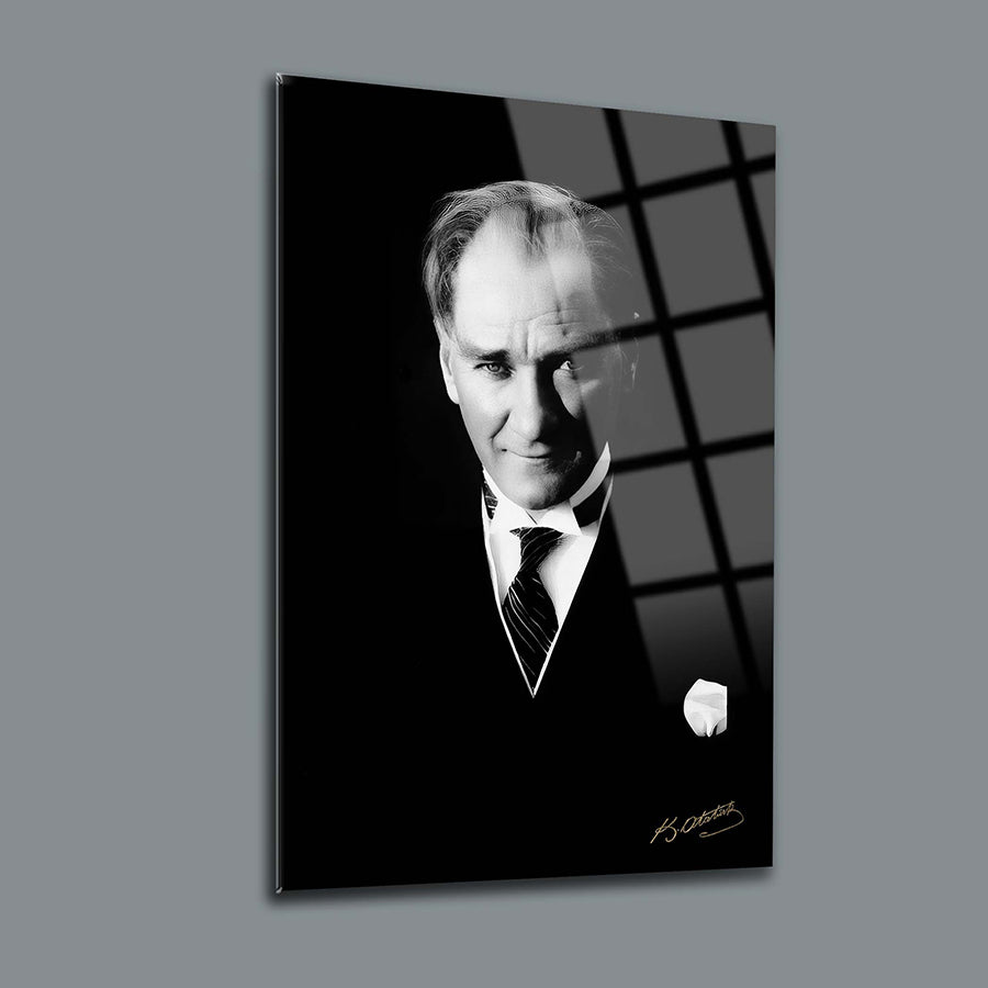 Atatürk 105 Cam Tablo, 4 mm kalınlığında temperli cam, yüksek kaliteli UV baskı ile özel tasarım.