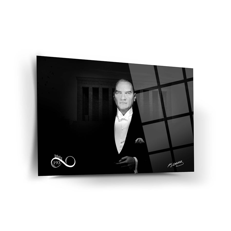 Atatürk 109 Cam Tablo with UV print on durable 4mm glass, featuring a stylish black and white portrait.