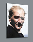 Atatürk 110 Cam Tablo, yüksek kaliteli temper cam, özel UV baskı ile tasarlanmış, modern dekorasyon için ideal.