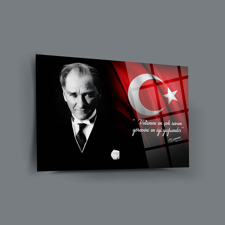 Atatürk 113 Cam Tablo, UV baskılı yüksek kaliteli cam tablosu, Türk bayrağı ve alıntı içeren özgün tasarım.