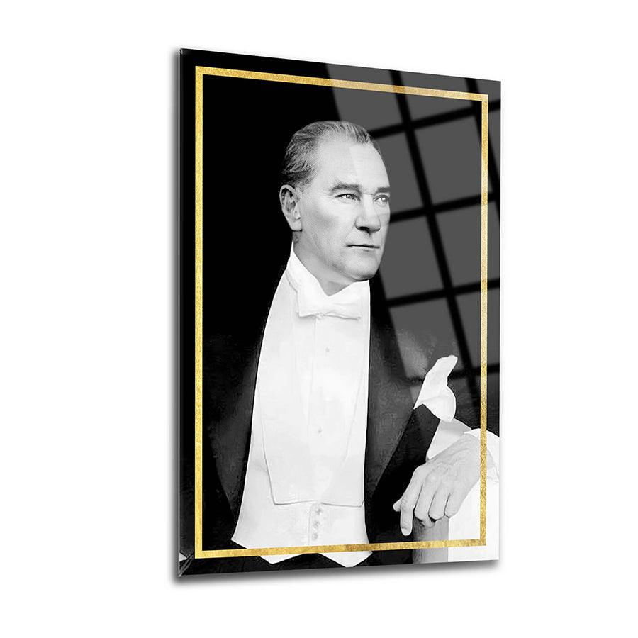 Atatürk 115 Cam Tablo, UV baskılı şıklığı ve zarafetiyle eşsiz dekoratif parça.