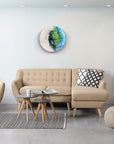 Modern living room featuring Ay Dünya Cam Tablo, a stunning glass artwork that enhances the space.