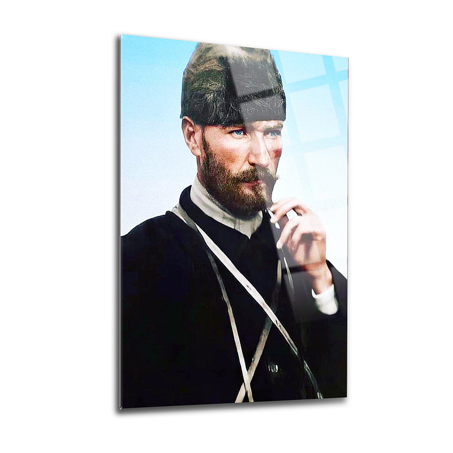Atatürk 56 Cam Tablo showcasing a vintage portrait on high-quality glass, highlighting its artistic design and UV printing.