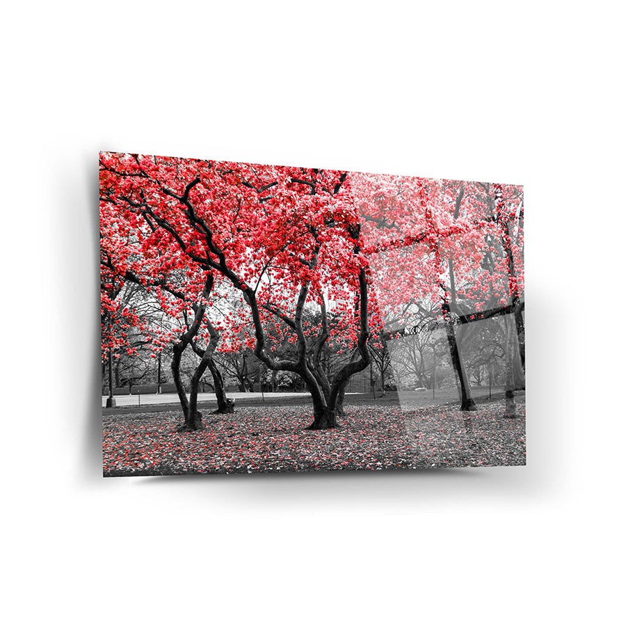 Kırmızı ağaçların olduğu cam tablo, kaliteli UV baskı ile tasarlanmış şık dekoratif parça.