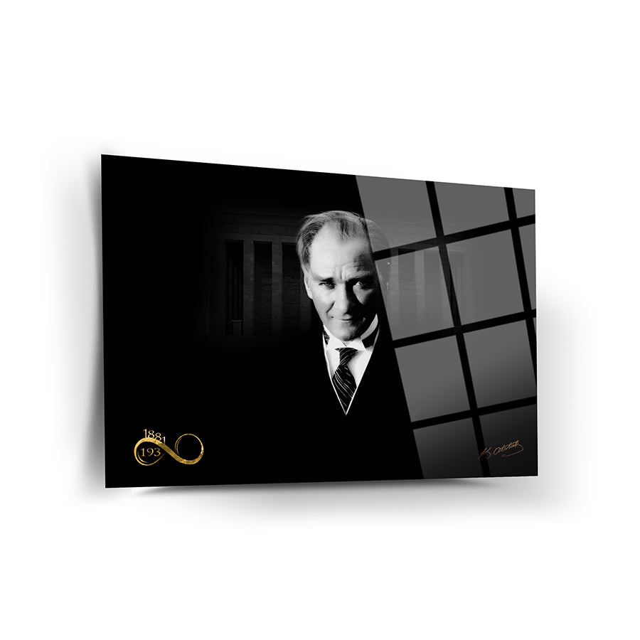 Atatürk 36 cam tablo, 4 mm kalınlığında UV baskı ile yapıldı, dayanıklı ve şık dekoratif ürün.