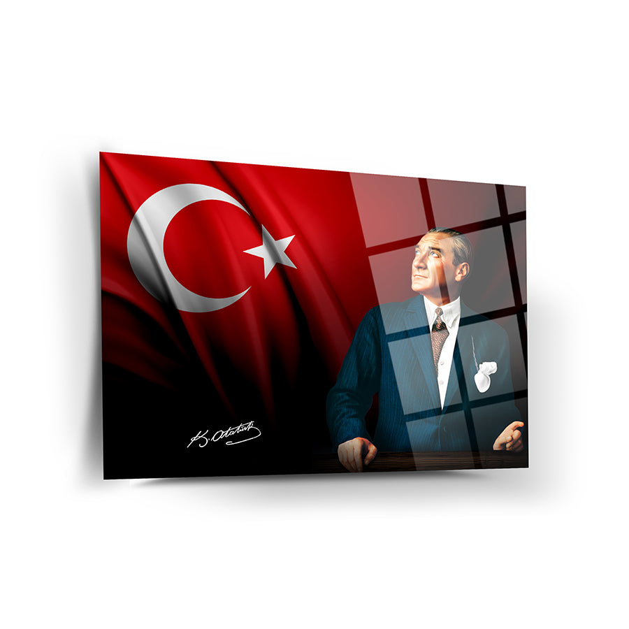 Atatürk 38 Cam Tablo featuring a portrait of Atatürk with the Turkish flag, designed with high-quality tempered glass.