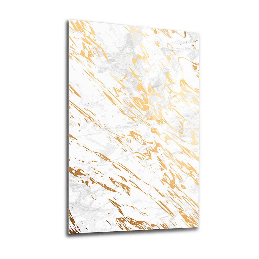 Mermer desenli cam tablo, beyaz arka planda altın yansımalar ile şık tasarım. Dekoratif sanat eseri.