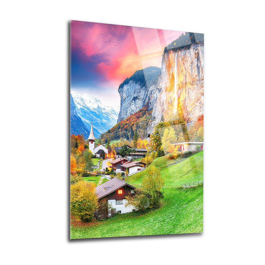 Lauterbrunnen Köyü cam tablosu, yüksek kaliteli UV baskı ile muhteşem doğal manzara sunuyor.