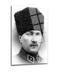 Atatürk 58 Cam Tablo, temperli cam ile yüksek kaliteli UV baskı, siyah beyaz portre tasarımı.