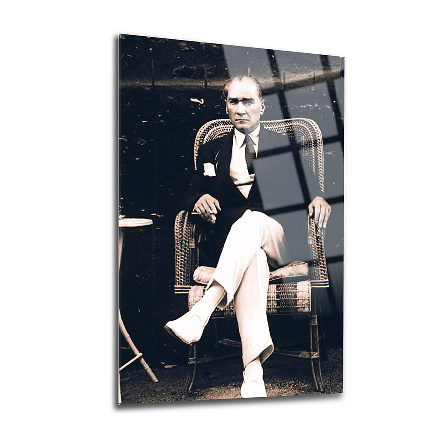 Atatürk 60 Cam Tablo, yüksek kaliteli UV baskı ile tasarlanmış özel cam tablo.