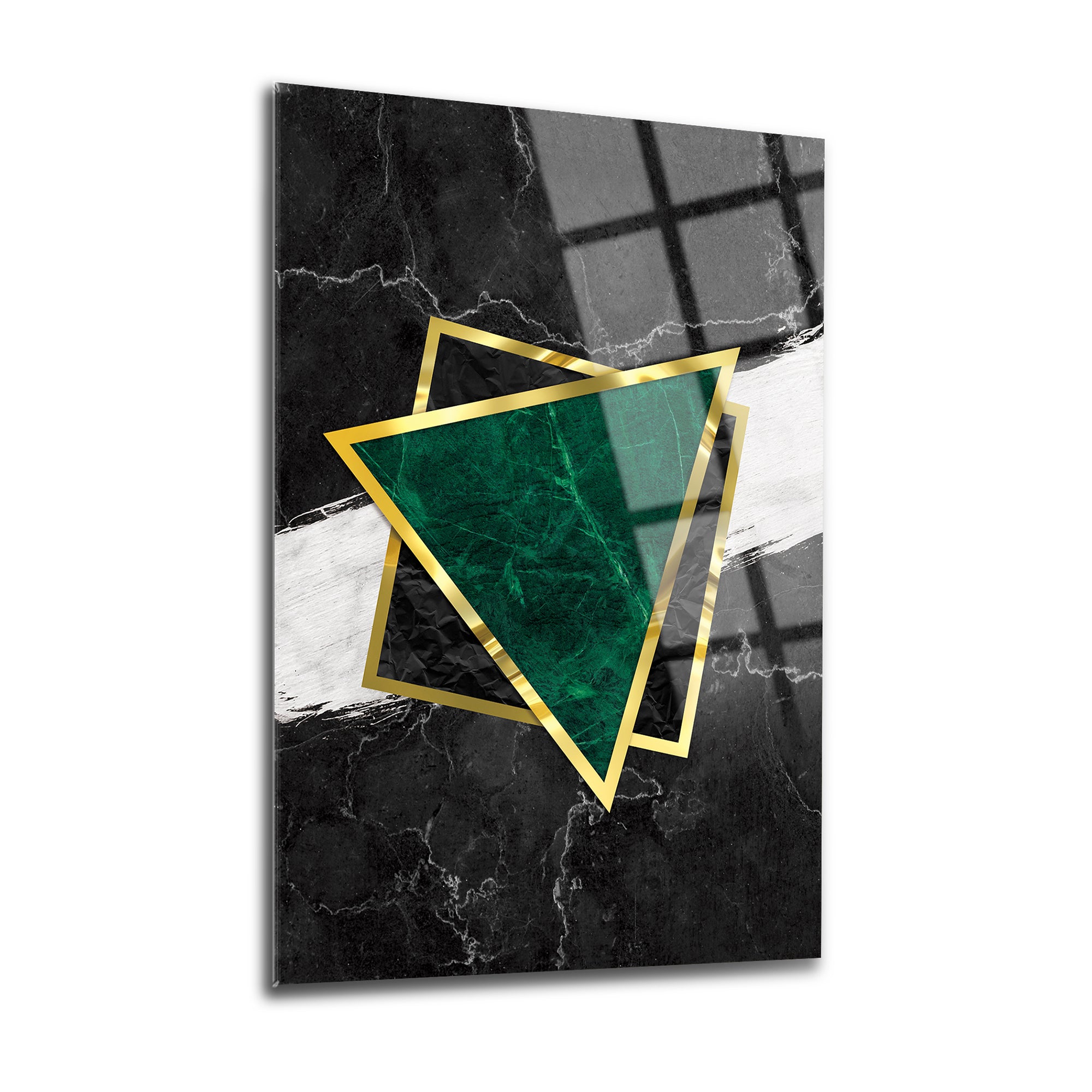 Geometrik desenli 13 cam tablo, siyah mermer arka planda yeşil ve altın üçgen detaylarla modern tasarım.