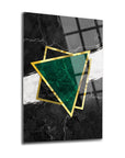 Geometrik desenli 13 cam tablo, siyah mermer arka planda yeşil ve altın üçgen detaylarla modern tasarım.