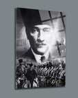 Atatürk 10 Cam Tablo featuring a historical black and white portrait with military imagery and UV printing on glass.