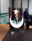 Atatürk 207 Cam Tablo with crescent and star design, showcasing a portrait of Atatürk on a stylish desk.