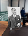 Atatürk 133 cam tablo, şık ofis dekorasyonu için yüksek kaliteli UV baskı, 4 mm temperli cam.